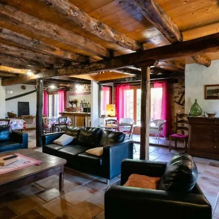 House Du Bois Du Pech 2 *